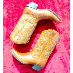 ARIAT Women’s Round Up Square Toe Boot